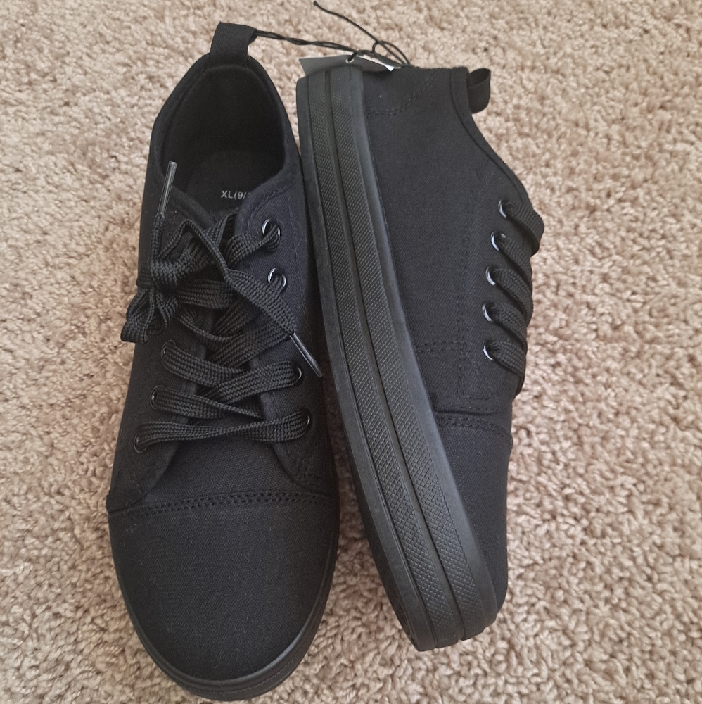 NWT Soulmates Black Sneakers sz 9/10